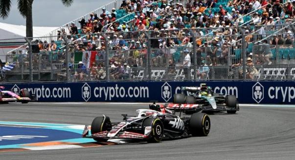 „Egy hétvégét maradjon otthon!” – szabályváltozásért kiált Magnussen miatt a McLaren