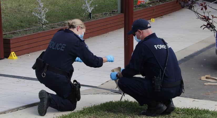 16 éves késelő támadt az emberekre Ausztráliában: a rendőröknek le kellett lőni az ámokfutót