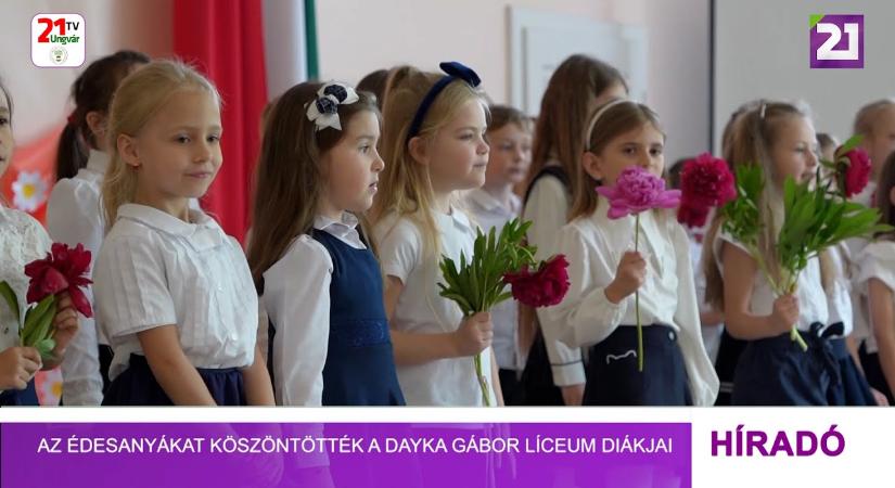 Az édesanyákat köszöntötték a Dayka Gábor Líceum diákjai (videó)