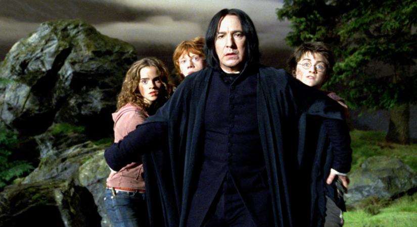 J.K. Rowling felidézte a telefonbeszélgetést, amiben elárulta Alan Rickmannek a Harry Potter legnagyobb csavarját