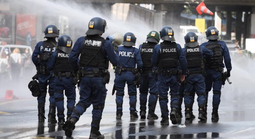 Randalírozókkal csapott össze a berni rendőrség, tizenegy sérült
