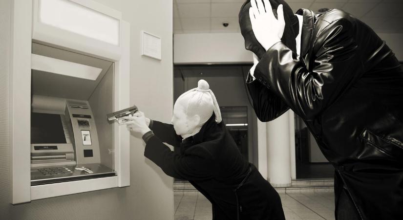 Pénz helyett az egyik karja nélkül távozott a bankautomatától a tolvaj