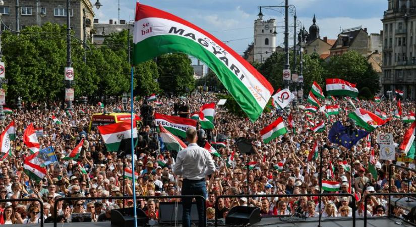 Új hangok a Fidesz fellegvárában – Galéria Magyar Péter debreceni tüntetéséről