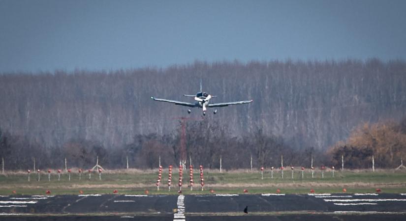 Három új ZLIN motoros kiképző repülőgép érkezett Szolnokra