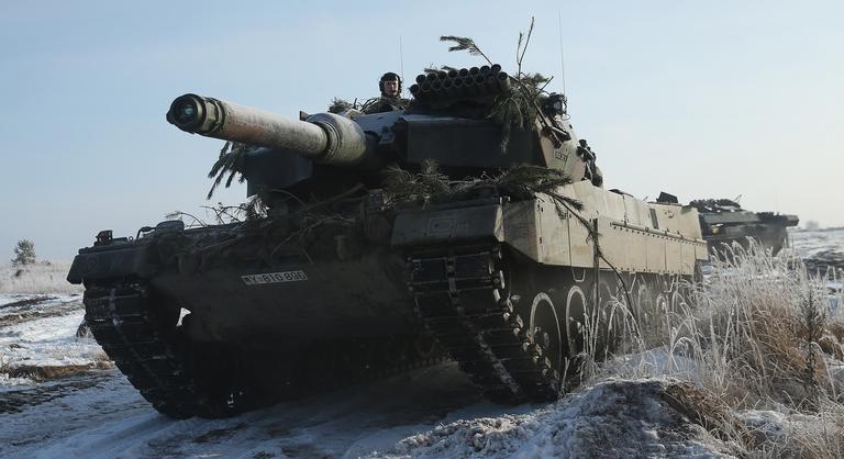 Hegyi Gyula: Német tank a moszkvai utcán