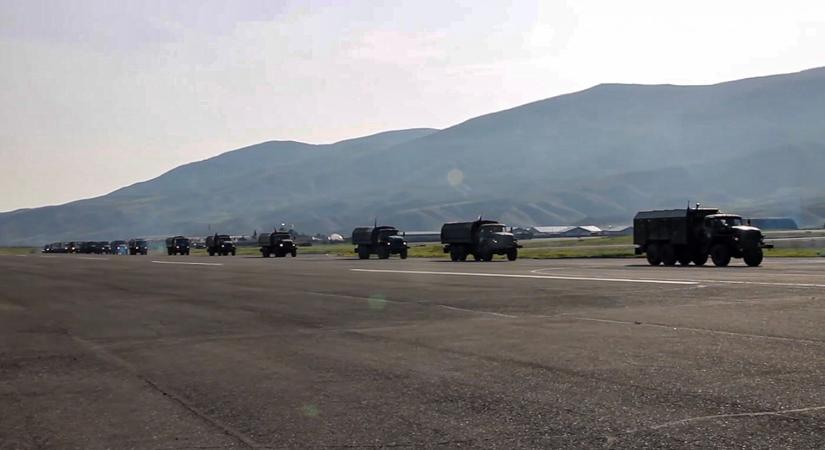 Újabb orosz katonai kiképzők és hadi felszerelés érkezett Nigerbe