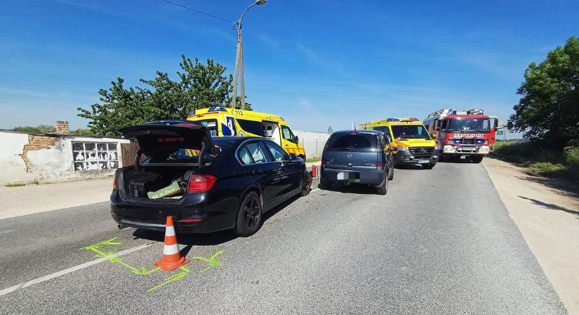 Flórián napi ünnepség után közúti balesethez vonultak a csepregi tűzoltók - fotók