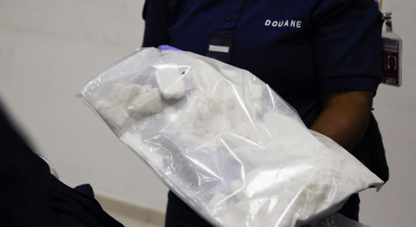 Fél tonna kokaint találtak a kocsma parkolójában