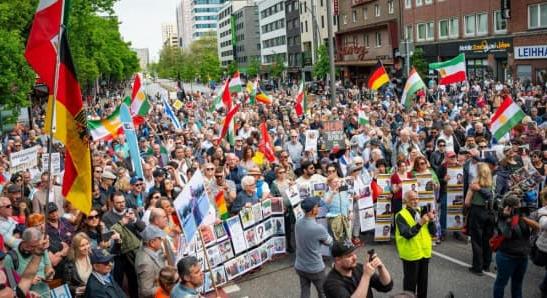 Hamburgban az iszlamizmus és az antiszemitizmus ellen tiltakoztak