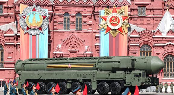 Putyin nukleáris csapásmérő gyakorlatokat rendelt el