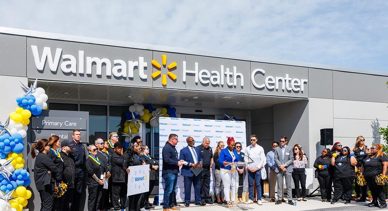 Bezárja egészségügyi központjait a Walmart