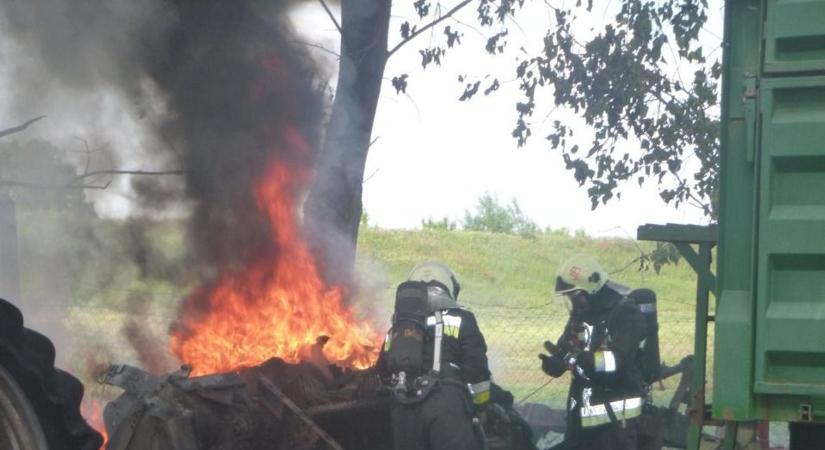 Lángoltak a munkagépek, szinte sosem látott sebességgel terjedt a tűz a berényi tanyán