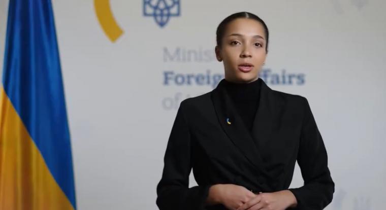 Mesterséges intelligenciával generált szóvivővel erősített az ukrán külügyminisztérium