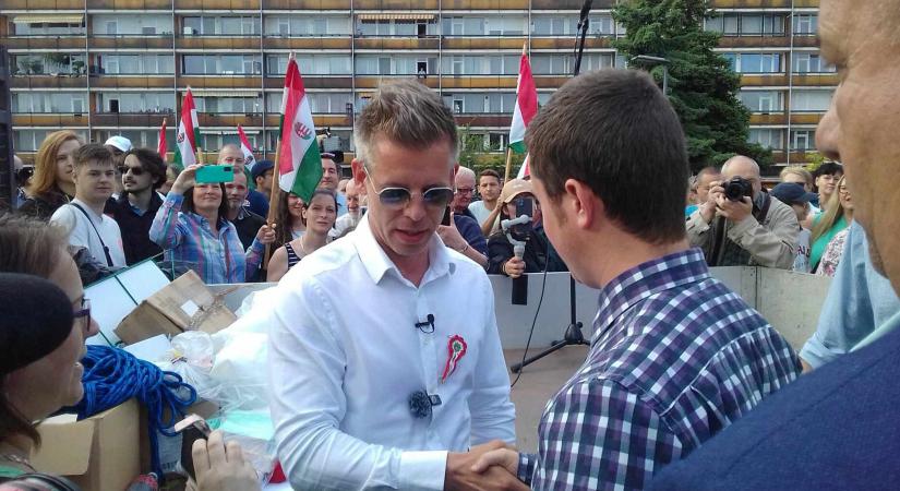 Magyar Péter nem neheztel jelöltjére, aki egy hónapja még támadta őt