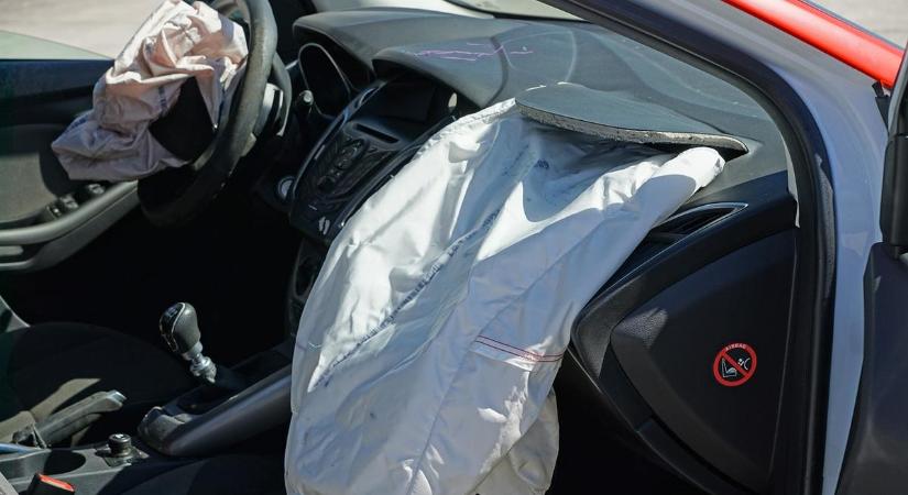 Tömegkarambol az Egér úton: 7 autó rohant egymásba