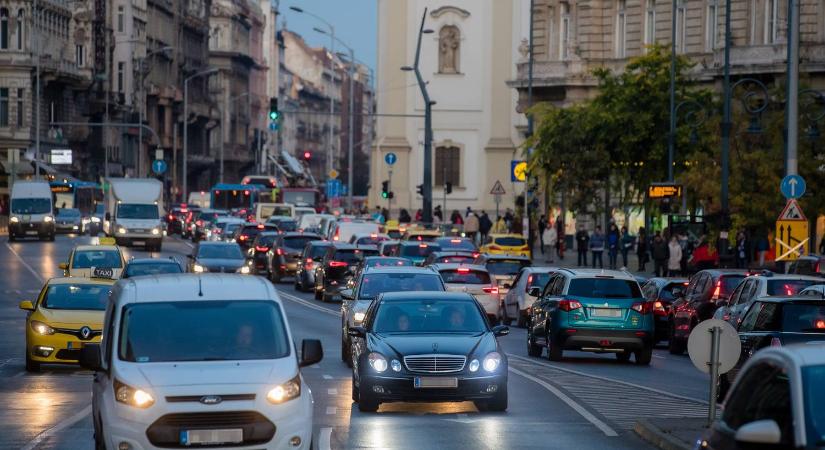 Nem a fővárosiak miatt telítettek Budapest utcái