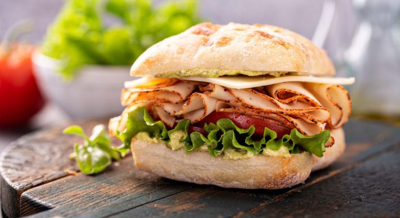 Nem a sonkás szendvics okozta a híres énekesnő halálát, ötven év után derült ki az igazság