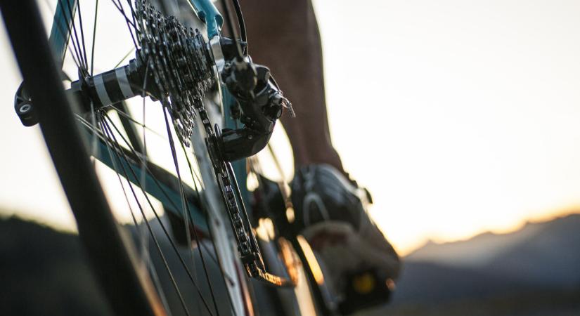 Örülhetnek a tatabányai biciklisek: óriási beruházással segítik a város kerékpározó lakóit