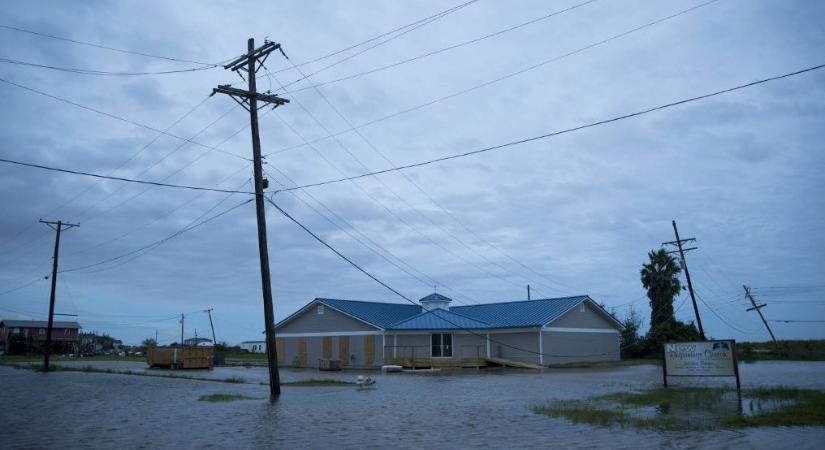 Akkora eső van Texasban, hogy az árvíznek halálos áldozata is volt