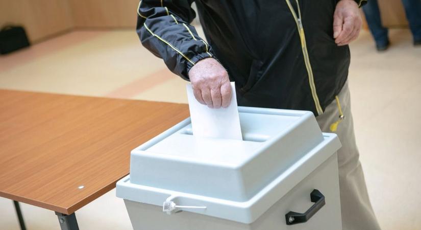 A Fidesz-KDNP listája vezet egy hónappal az európai parlamenti választás előtt