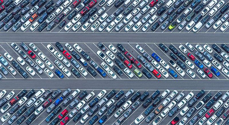 Közel ötödével nőtt a forgalomba helyezett új autók száma Németországban