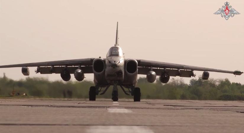 Gyilkos támadást hajtott végre az orosz légierő Szu–25-ös vadászgépe  videó