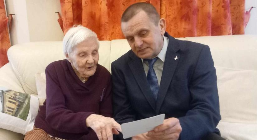 Százéves Emma néni - Ferenczy Sándornét köszöntötték Kemenesmagasiban