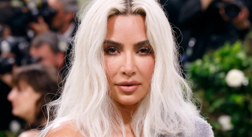 Kim Kardashian Met-gálán viselt ruhája kiverte a biztosítékot