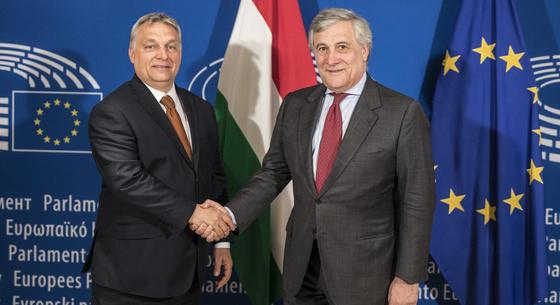 A Fidesz beférne a nagy jobboldali EP-szövetségbe, a német AfD már nem a Forza Italia elnöke szerint