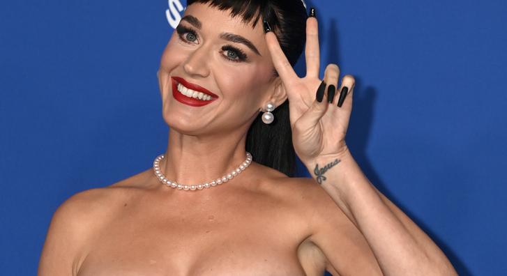 Megzavarta az embereket a Katy Perryről terjedő AI-fotók, még az énekesnő édesanyja is bedőlt nekik