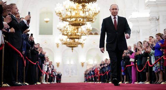 Putyin eltökéltnek és magabiztosnak látszott a beiktatásán és arról beszélt, hogy megnyerik a háborút