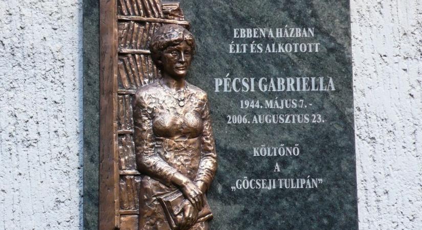 Csendes koszorúzás Pécsi Gabriella emléktáblájánál születése 80. évfordulóján