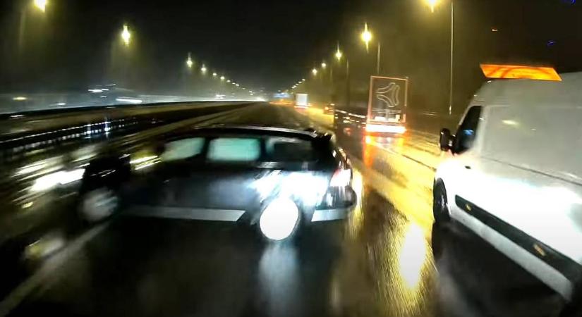 Egyik sokkból a másikba esett a sofőr: durva balesetet rögzítettek az M0-son – videó