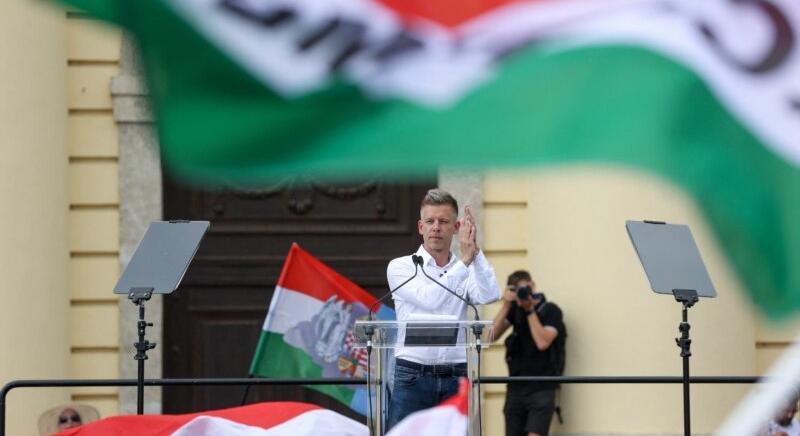 Hiába az országjárás: Magyar Péter pártja nem indít megyei listákat