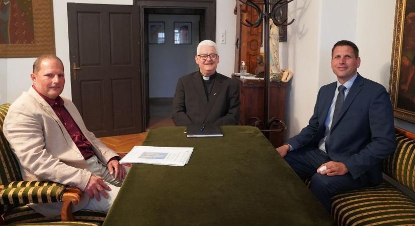 Az adonyi Sarlós Boldogasszony katolikus templom felújításáról egyeztettek