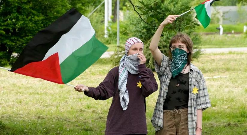 Idióták: terrorpárti tüntetők zavarták meg az auschwitzi Élet Menetét