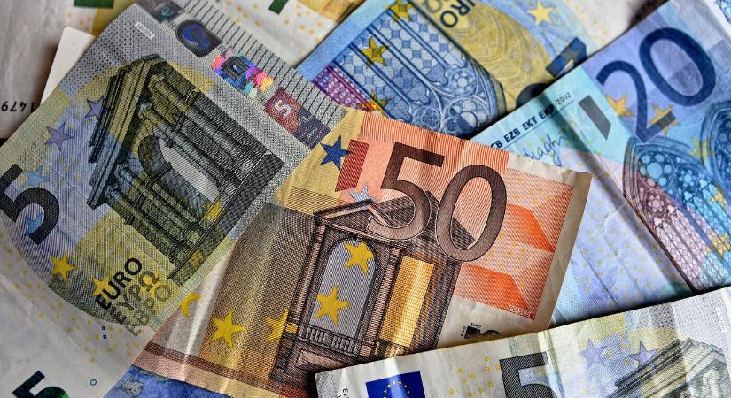 Közel ötvenmillió értékű hamis eurót foglaltak le Nápolyban