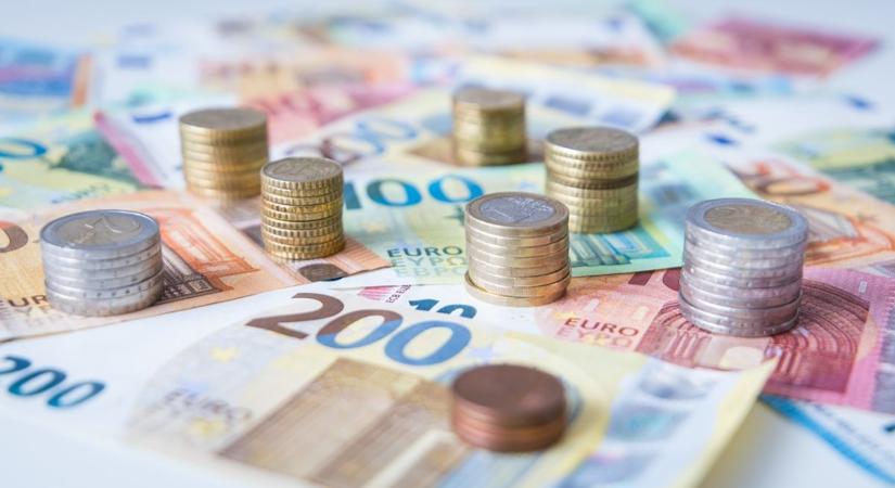 Ötvenmillió hamis eurót foglaltak le Nápolyban