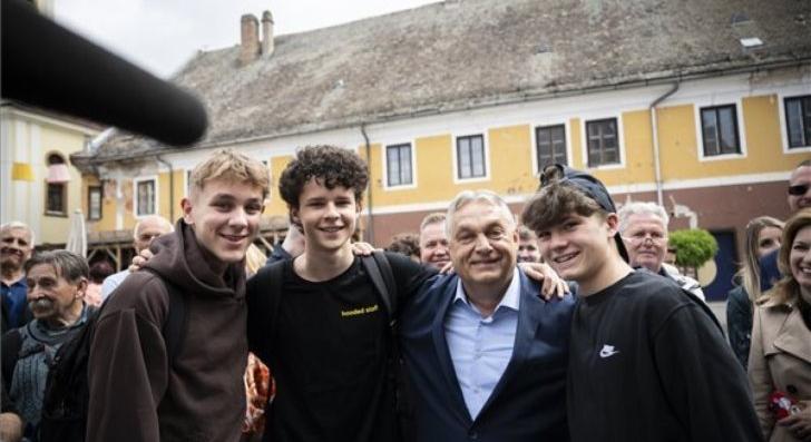 Orbán Viktor országjáró kampánykörútja