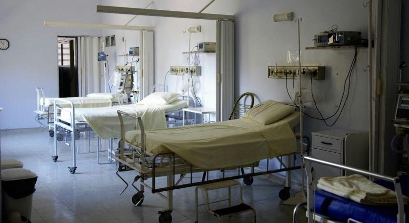 Borzalmas tragédia: kizuhant egy férfi a kórház hetedik emeletéről