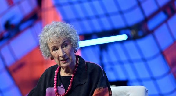 Margaret Atwood interjúban beszélt cenzúráról, Trumpról és irodalmi viszályokról