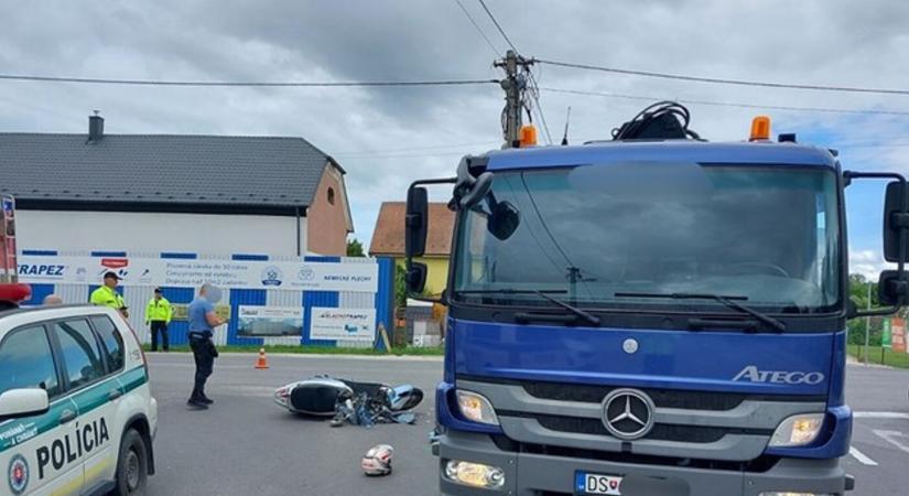 TRAGÉDIA: Kamion gázolt halálra egy motorost Úszoron