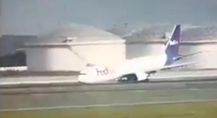 Csukott orrfutóval szállt le a FedEx Boeing 767F gépe Isztambulban