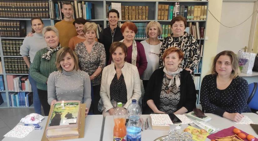 Egymástól is tanulnak az egy éves csongrádi olvasóklub tagjai