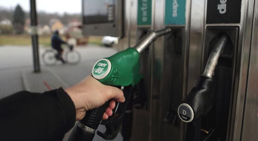 Üzemanyag: mindent beleadnak a kereskedők – péntektől eddig nem látott mértékben csökken a benzin és a dízel ára