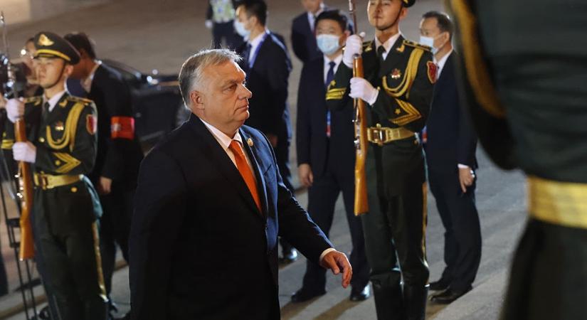 Békevágy: Orbán Viktor újabb 30 milliárd forinttal tömte ki a honvédelmi tárcát