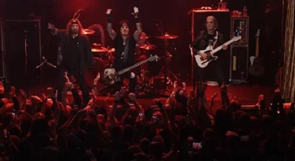 Exkluzív klubkoncertet adott a Mötley Crüe (videó)