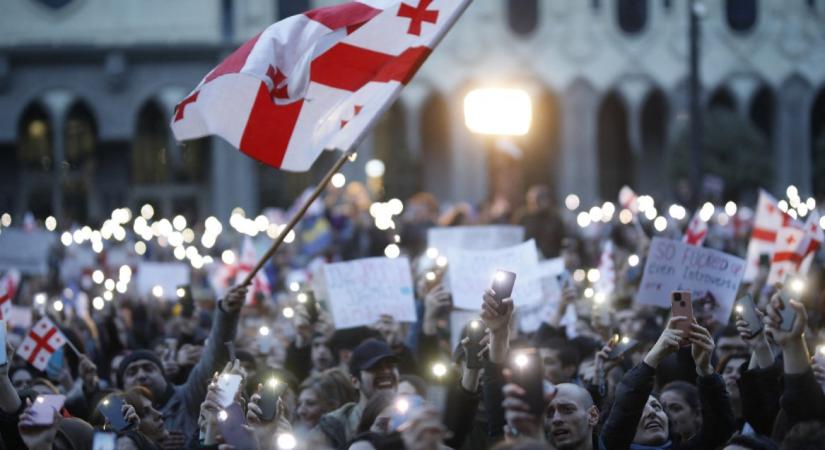 Puccsot akarnak végrehajtani az ügynöktörvény ellen tüntetők a grúz állambiztonság szerint