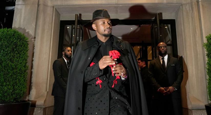 Usher egy 5 millió dolláros karórával vitte a show-t a Met-gálán