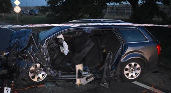 Bekristályozva karambolozott egy autós, a másik kocsiban maradandóan megsérült a sofőr